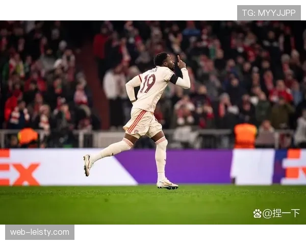 德甲速报：勒沃库森1-0小胜，制胜球源于对手门将在压迫下开球失误